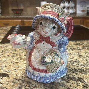 1992 Vintage Fitz & Floyd 56 oz Bunny Bonnet Hill pitcher